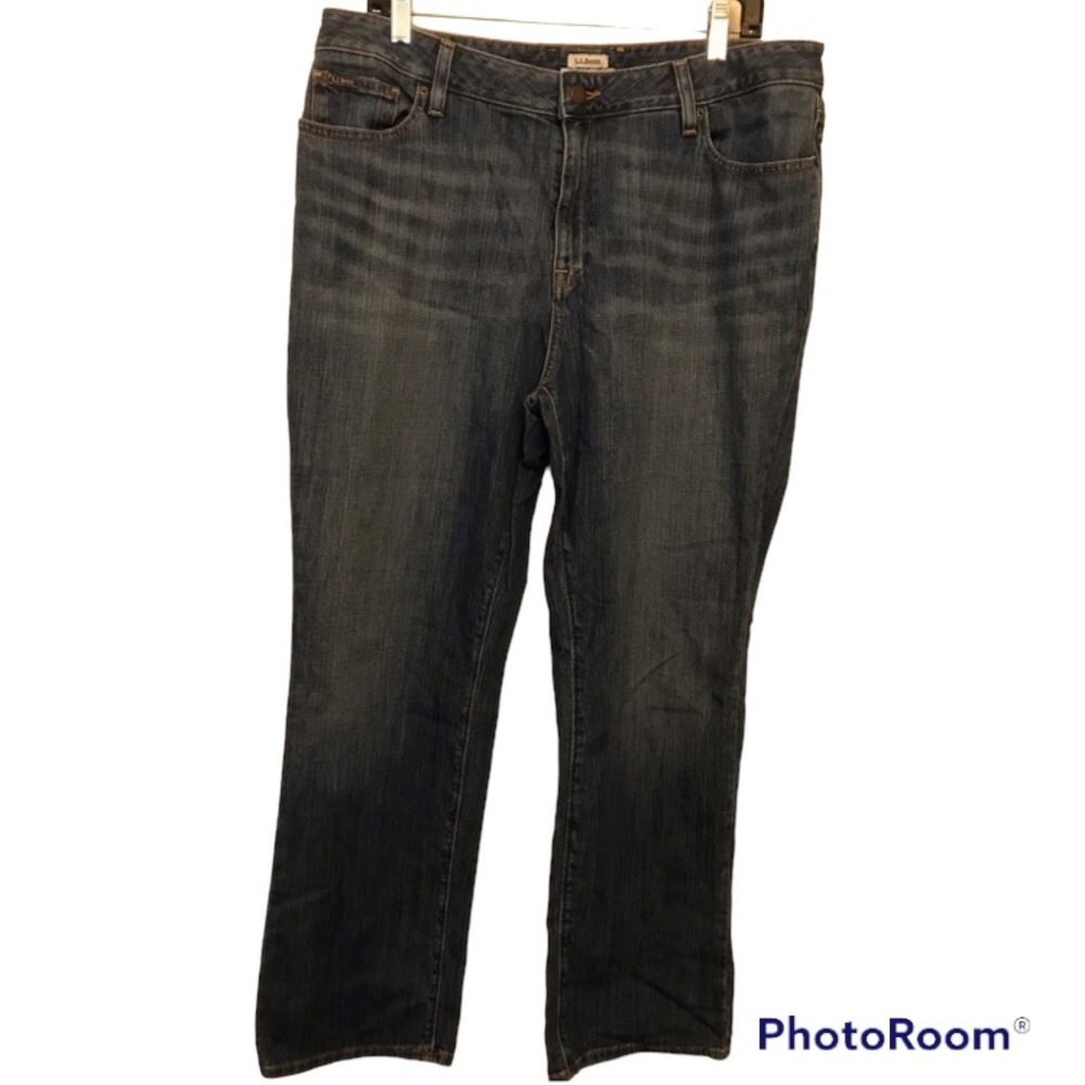 𝅺LL Bean Blue Denim Classic Fit Jeans size 16p